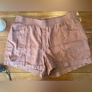 Old Navy linen blend pull-on shorts size L, color is a muted brown/red